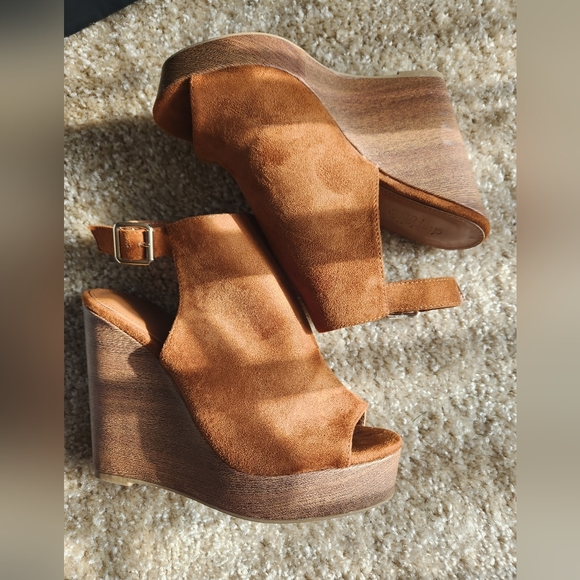 Womens Charlotte Russe wedge - open toe - Picture 2 of 7